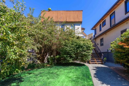 Photo 2 at 2141 W 47 Avenue, Kerrisdale, Vancouver West