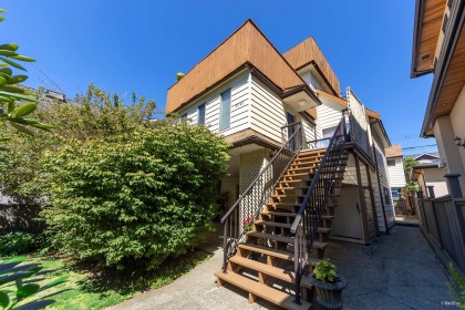 Photo 1 at 2141 W 47 Avenue, Kerrisdale, Vancouver West