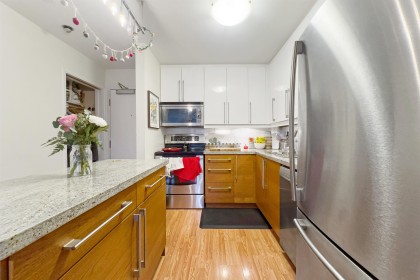 Photo 8 at 205 - 111 W 10th Avenue, Mount Pleasant VW, Vancouver West