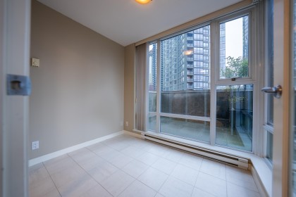 Photo 4 at 506 - 583 Beach Crescent, Yaletown, Vancouver West