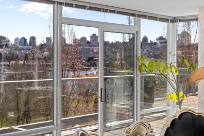 Photo 3 at 301 - 638 Beach Crescent, Yaletown, Vancouver West