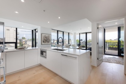 Photo 5 at 302 - 135 E 13th Street, Central Lonsdale, North Vancouver