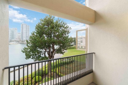 Photo 12 at 311 - 1859 Spyglass Place, False Creek, Vancouver West