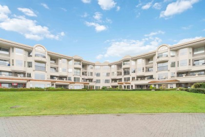 Photo 38 at 311 - 1859 Spyglass Place, False Creek, Vancouver West