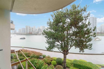 Photo 11 at 311 - 1859 Spyglass Place, False Creek, Vancouver West