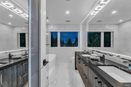 Photo 23 at 929 Canyon Boulevard, Canyon Heights NV, North Vancouver