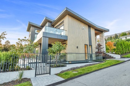 Photo 2 at 2423 Mathers Avenue, Dundarave, West Vancouver