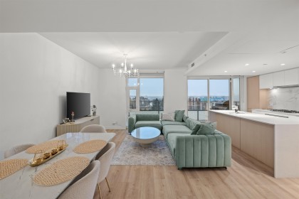 Photo 2 at 611 - 1500 Fern Street, Lynnmour, North Vancouver