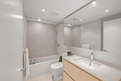 Photo 16 at 611 - 1500 Fern Street, Lynnmour, North Vancouver