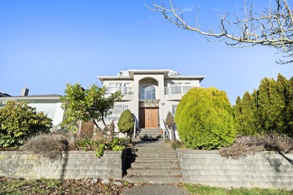 Photo 2 at 515 W 60th Avenue, Marpole, Vancouver West