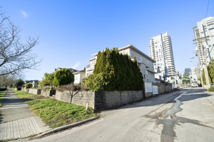 Photo 13 at 515 W 60th Avenue, Marpole, Vancouver West