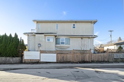 Photo 12 at 515 W 60th Avenue, Marpole, Vancouver West