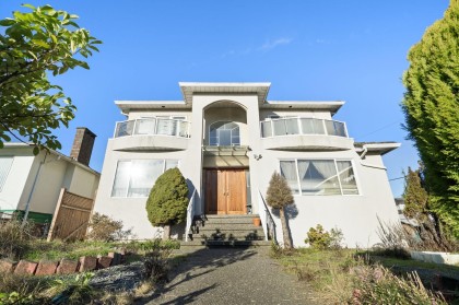 Photo 1 at 515 W 60th Avenue, Marpole, Vancouver West