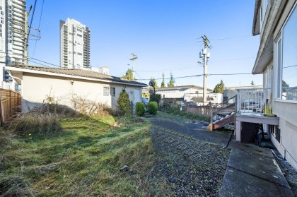 Photo 5 at 515 W 60th Avenue, Marpole, Vancouver West