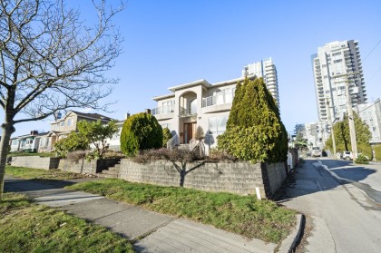 Photo 14 at 515 W 60th Avenue, Marpole, Vancouver West