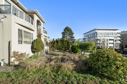 Photo 4 at 515 W 60th Avenue, Marpole, Vancouver West