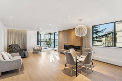 Photo 2 at 502 - 2090 Argyle Avenue, Dundarave, West Vancouver