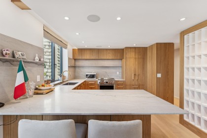 Photo 9 at 502 - 2090 Argyle Avenue, Dundarave, West Vancouver