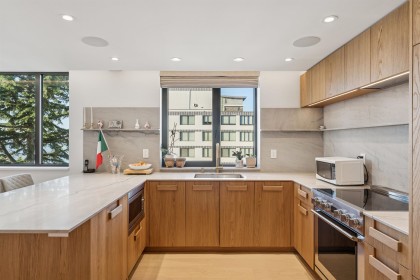 Photo 10 at 502 - 2090 Argyle Avenue, Dundarave, West Vancouver