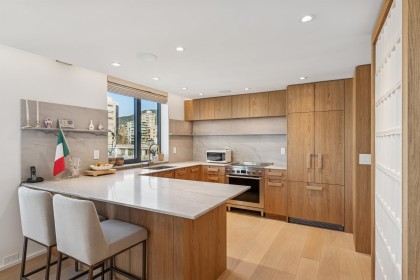 Photo 8 at 502 - 2090 Argyle Avenue, Dundarave, West Vancouver