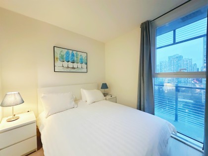 Photo 3 at 1505 - 89 Nelson Street, Yaletown, Vancouver West