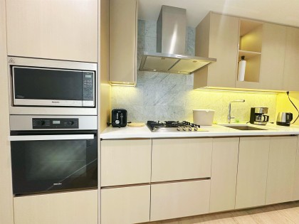 Photo 10 at 1505 - 89 Nelson Street, Yaletown, Vancouver West