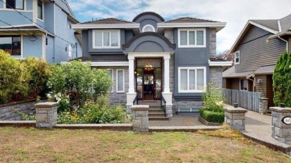 Photo 1 at 467 W Kings Road, Upper Lonsdale, North Vancouver