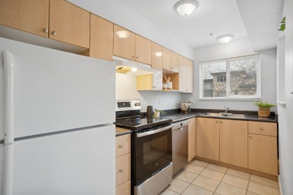 Photo 11 at 201 - 1099 W 71st Avenue, Marpole, Vancouver West