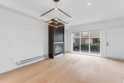 Photo 2 at 7353 Oak Street, South Granville, Vancouver West