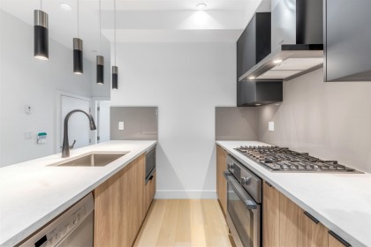Photo 5 at 7353 Oak Street, South Granville, Vancouver West