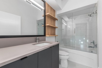 Photo 8 at 7353 Oak Street, South Granville, Vancouver West