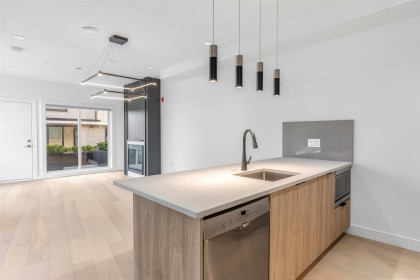 Photo 2 at 7351 Oak Street, South Granville, Vancouver West