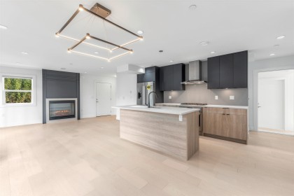 Photo 2 at 7357 Oak Street, South Granville, Vancouver West