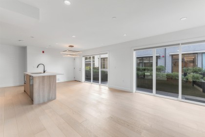 Photo 3 at 7357 Oak Street, South Granville, Vancouver West