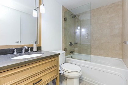 Photo 10 at 702 - 588 Broughton Street, Coal Harbour, Vancouver West