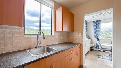 Photo 9 at 605 - 555 13th Street, Ambleside, West Vancouver