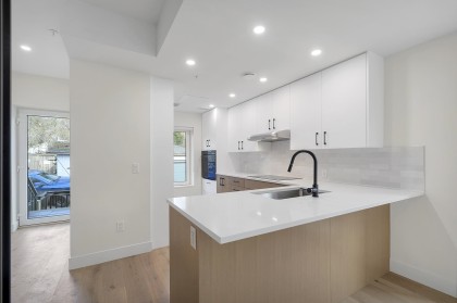 Photo 15 at TH8 - 324 E Ridgeway Avenue, Lower Lonsdale, North Vancouver