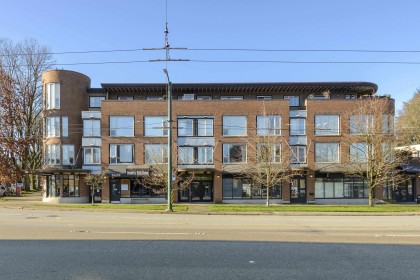 Photo 2 at 206 - 3089 Oak Street, Fairview VW, Vancouver West