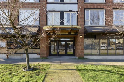 Photo 3 at 206 - 3089 Oak Street, Fairview VW, Vancouver West