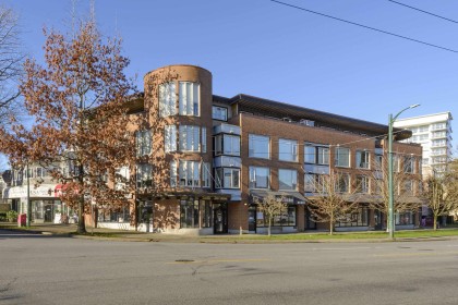 Photo 1 at 206 - 3089 Oak Street, Fairview VW, Vancouver West
