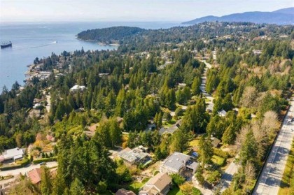 Photo 6 at 3895 Southridge Avenue, Bayridge, West Vancouver