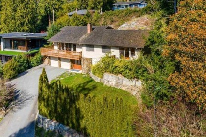 Photo 5 at 3895 Southridge Avenue, Bayridge, West Vancouver