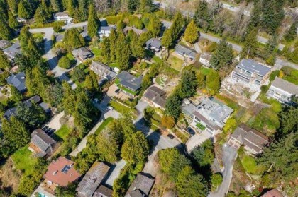 Photo 4 at 3895 Southridge Avenue, Bayridge, West Vancouver