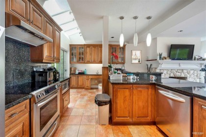 Photo 7 at 2585 Westhill Way, Westhill, West Vancouver