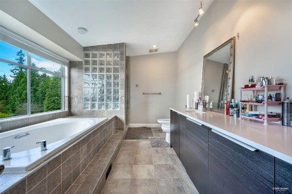 Photo 10 at 2585 Westhill Way, Westhill, West Vancouver