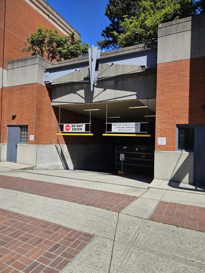 Photo 4 at 100 - 1233 Pacific Boulevard, Yaletown, Vancouver West