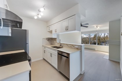 Photo 7 at 309 - 5639 Hampton Place, University VW, Vancouver West