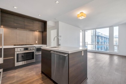 Photo 4 at 601 - 1550 Fern Street, Lynnmour, North Vancouver