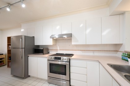 Photo 14 at 203 - 1488 Hornby Street, Yaletown, Vancouver West