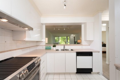 Photo 15 at 203 - 1488 Hornby Street, Yaletown, Vancouver West